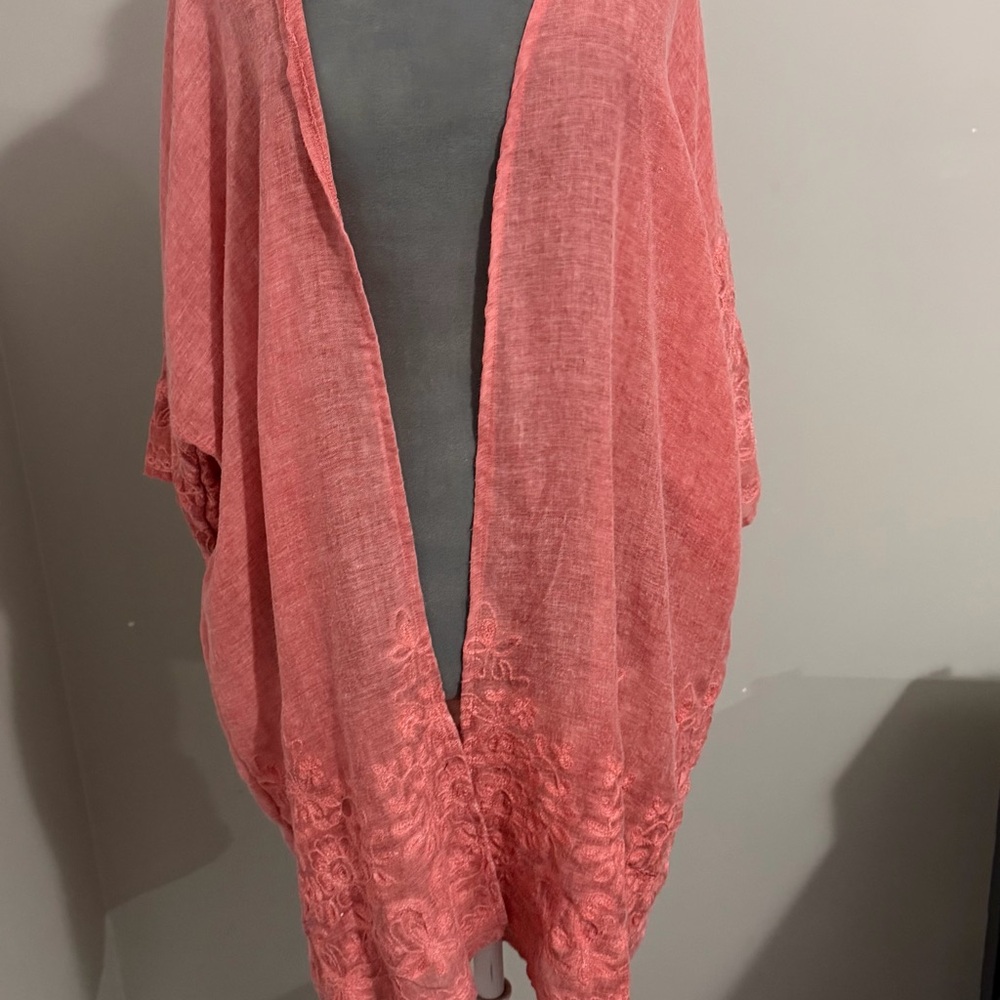 Boho flirty floral embroidered open front kimono size small/medium
